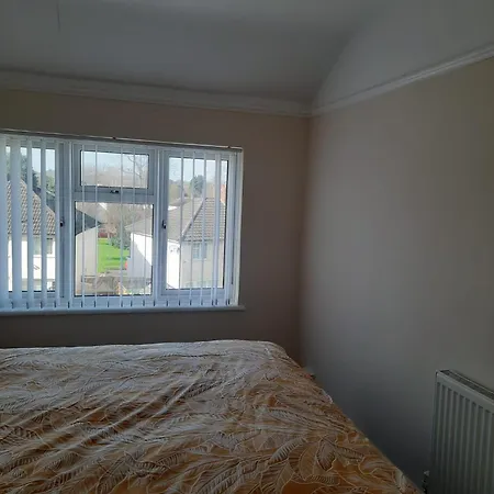 Entire Three Bedroom House In Apartment *