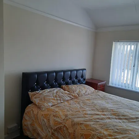 Entire Three Bedroom House In Apartment